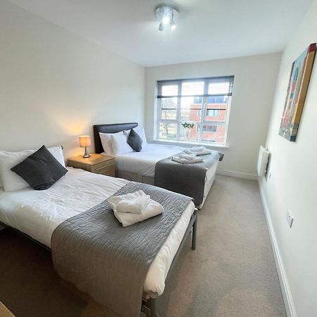 Blue Sky Apartments @Wallis Square, Farnborough Farnborough  Dış mekan fotoğraf