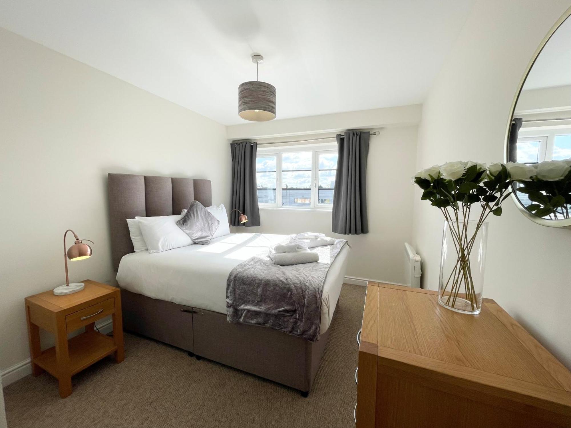 Blue Sky Apartments @Wallis Square, Farnborough Farnborough  Dış mekan fotoğraf