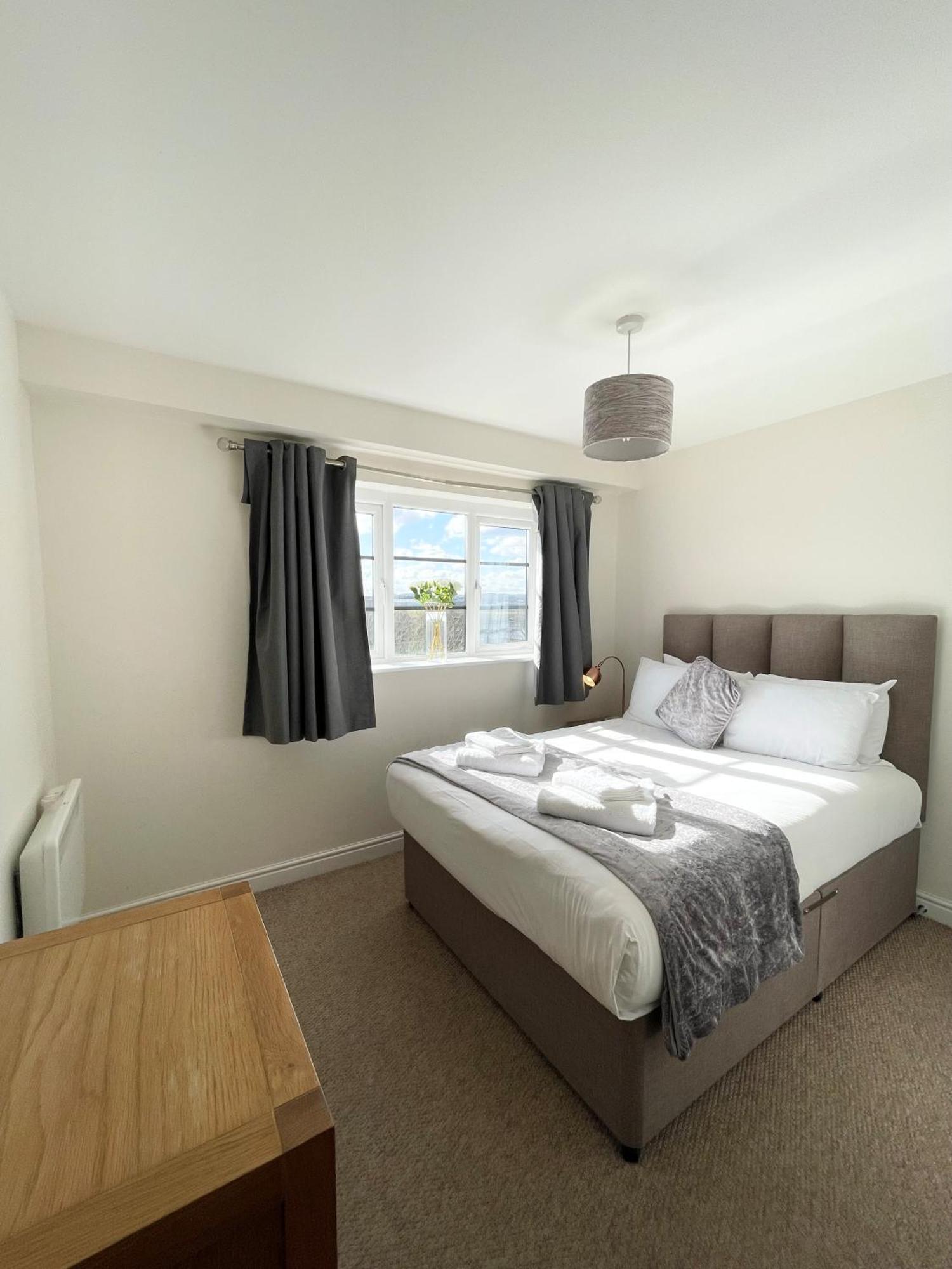 Blue Sky Apartments @Wallis Square, Farnborough Farnborough  Dış mekan fotoğraf