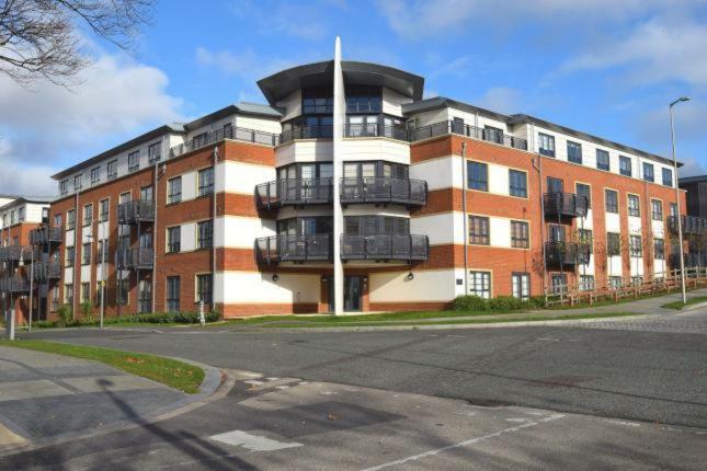 Blue Sky Apartments @Wallis Square, Farnborough Farnborough  Dış mekan fotoğraf